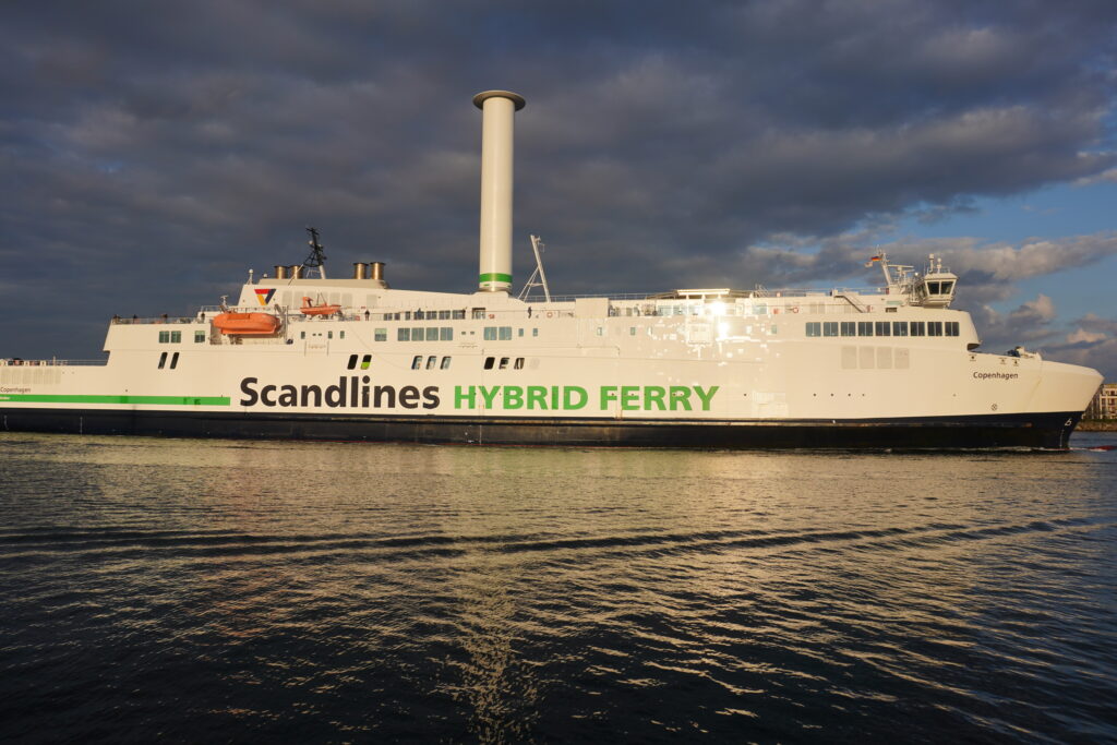 Die Scandlines Fähre Copenhagen bringt dich bequem und sicher von Rostock nach Gedser.